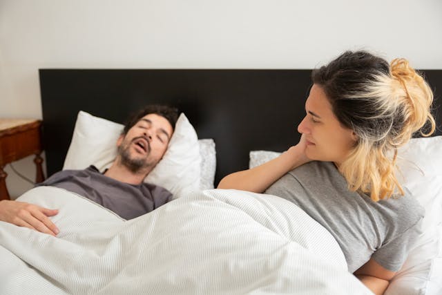 האם ניתן להפסיק לנחור ללא ניתוח